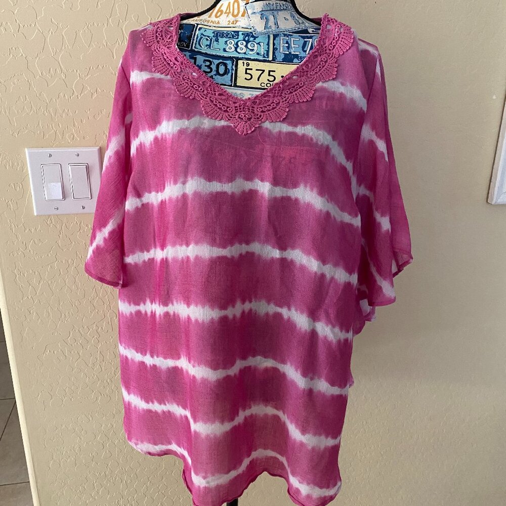 CatherinesTie Dye pink/white blouse XXL Flutter Sleeves Embroidered NecklineEUC